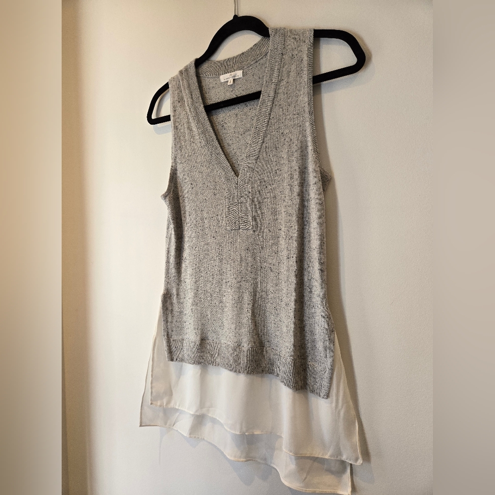 Camber & Grace Grey Knit Sleeveless Top with White Underlay Size Small
